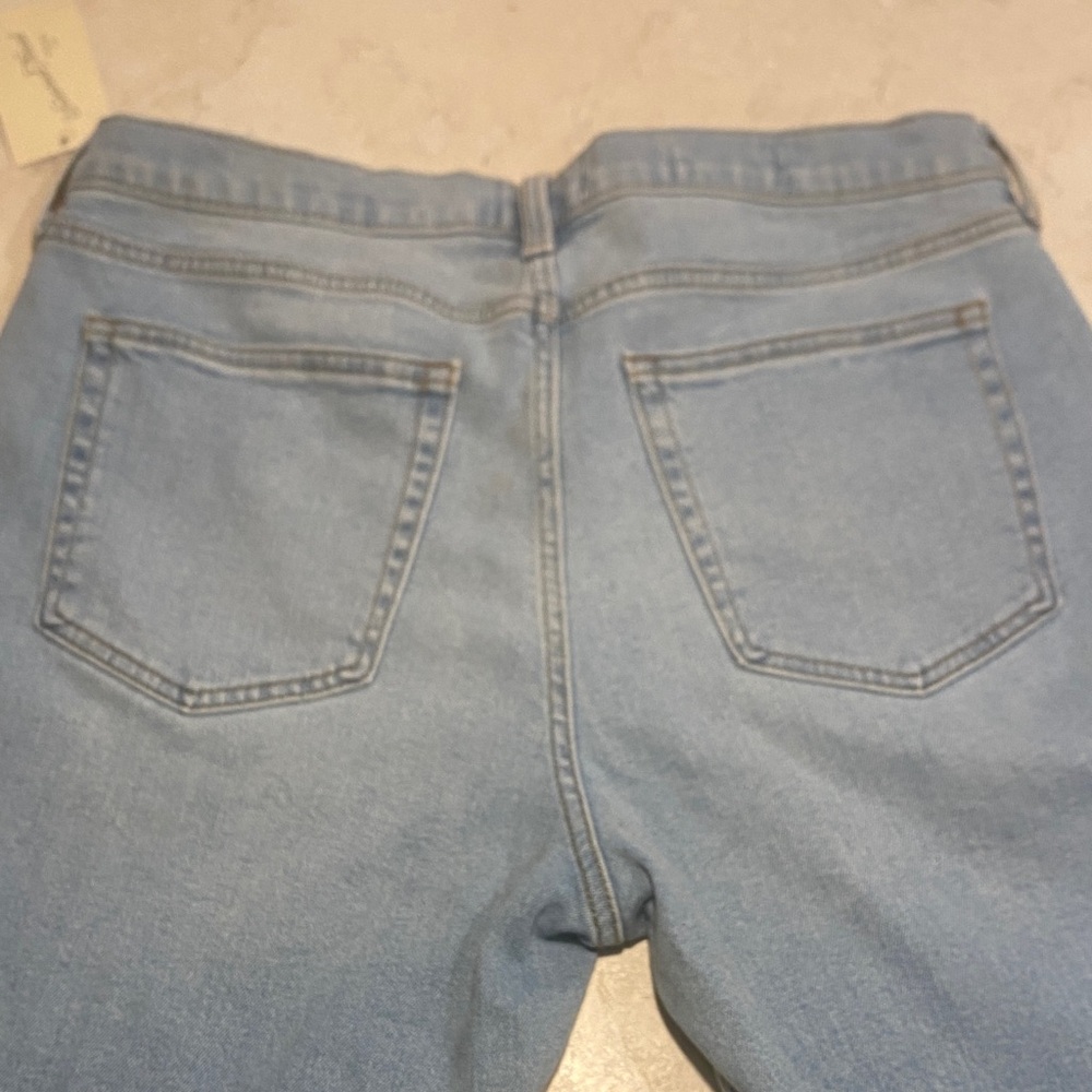 Universal Thread Women's Light Blue Mid Rise 80’s Slim Jeans - Picture 9 of 10